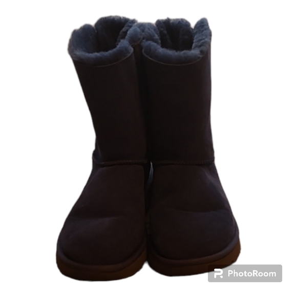 UGG Shoes - EUC - UGG Bailey Bow II in Navy Color Size 9